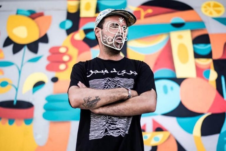 Rubén Sánchez: "El spray es la acción y la calle. El pincel, la intimidad del estudio"