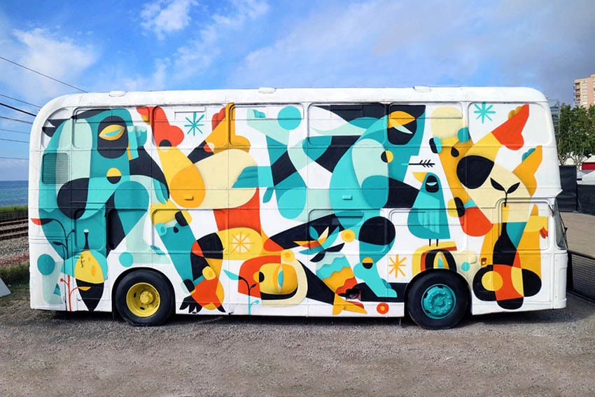 Autobús pintado por Rubén Sánchez